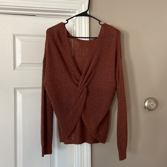 Semi-off the shoulder sweater with open back - Picture 2 of 5